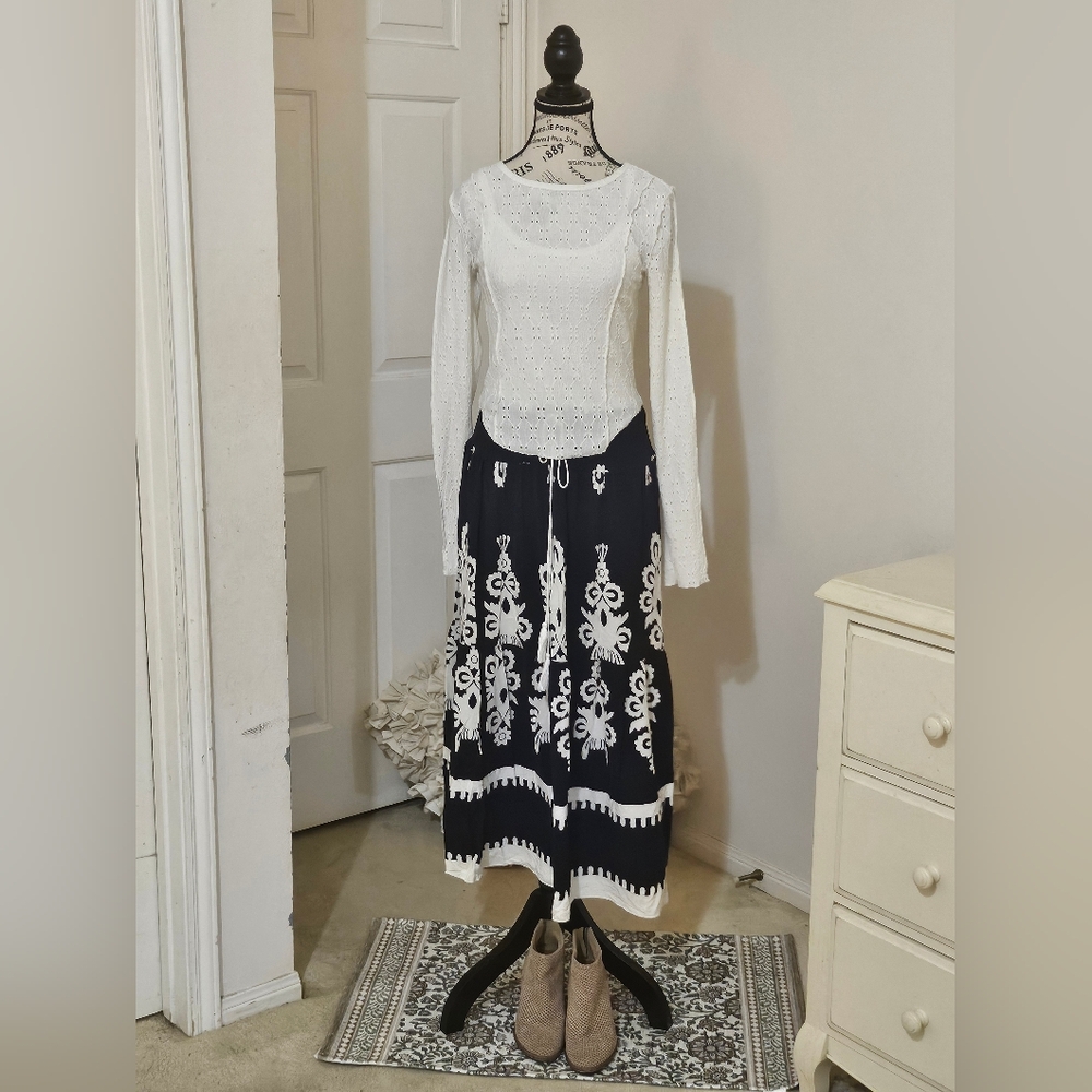 Elegant White Eyelet Long Sleeve Top
